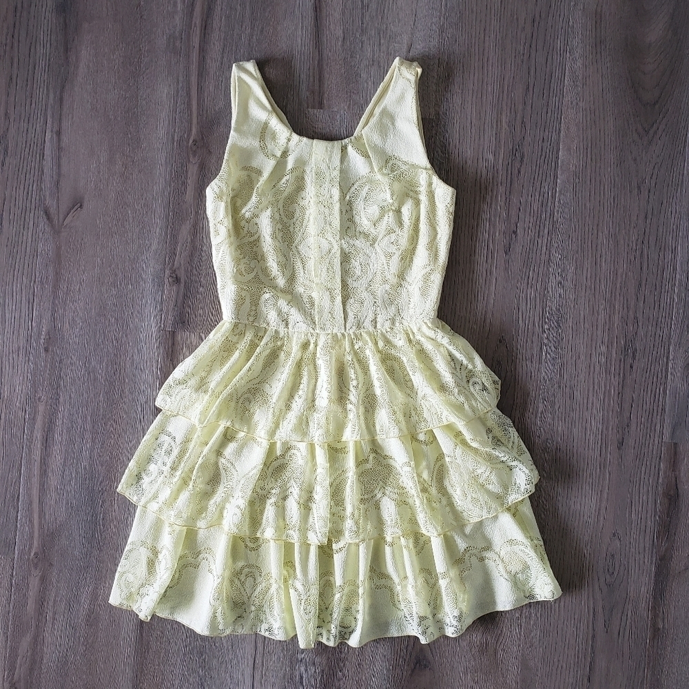 Le Chateau Women's Ruffle Tiered Floral Lace Dress Size Small